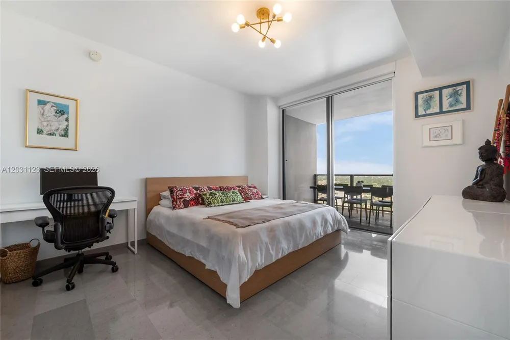 88 SW 7th St #3208 Miami, FL 33130