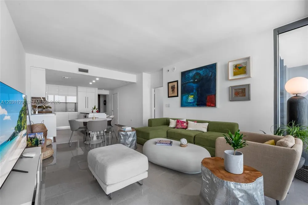 88 SW 7th St #3208 Miami, FL 33130