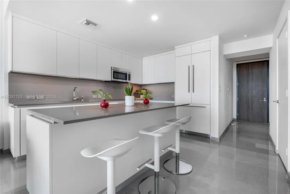 88 SW 7th St #3208 Miami, FL 33130