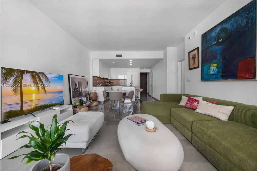 88 SW 7th St #3208 Miami, FL 33130