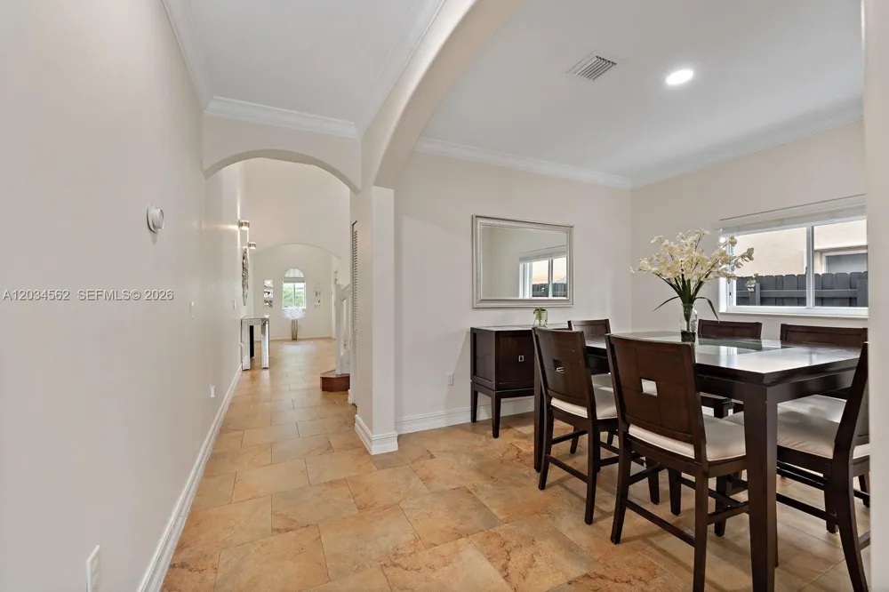 15651 SW 14th St Miami, FL 33194