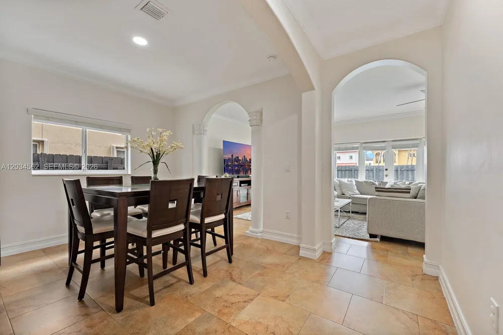 15651 SW 14th St Miami, FL 33194
