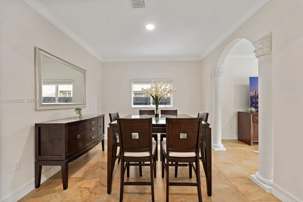 15651 SW 14th St Miami, FL 33194