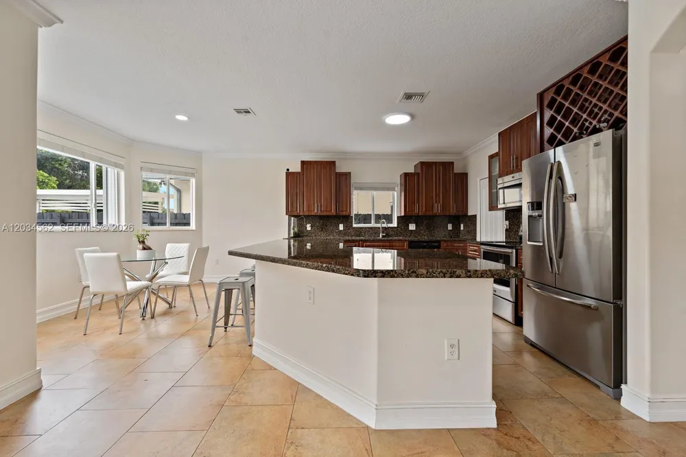 15651 SW 14th St Miami, FL 33194