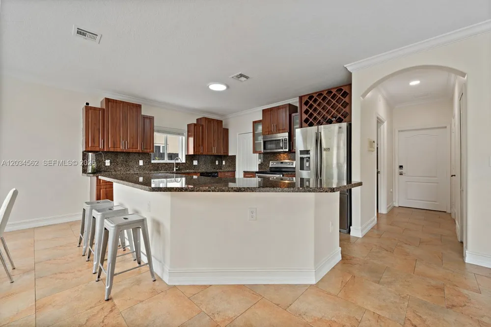 15651 SW 14th St Miami, FL 33194