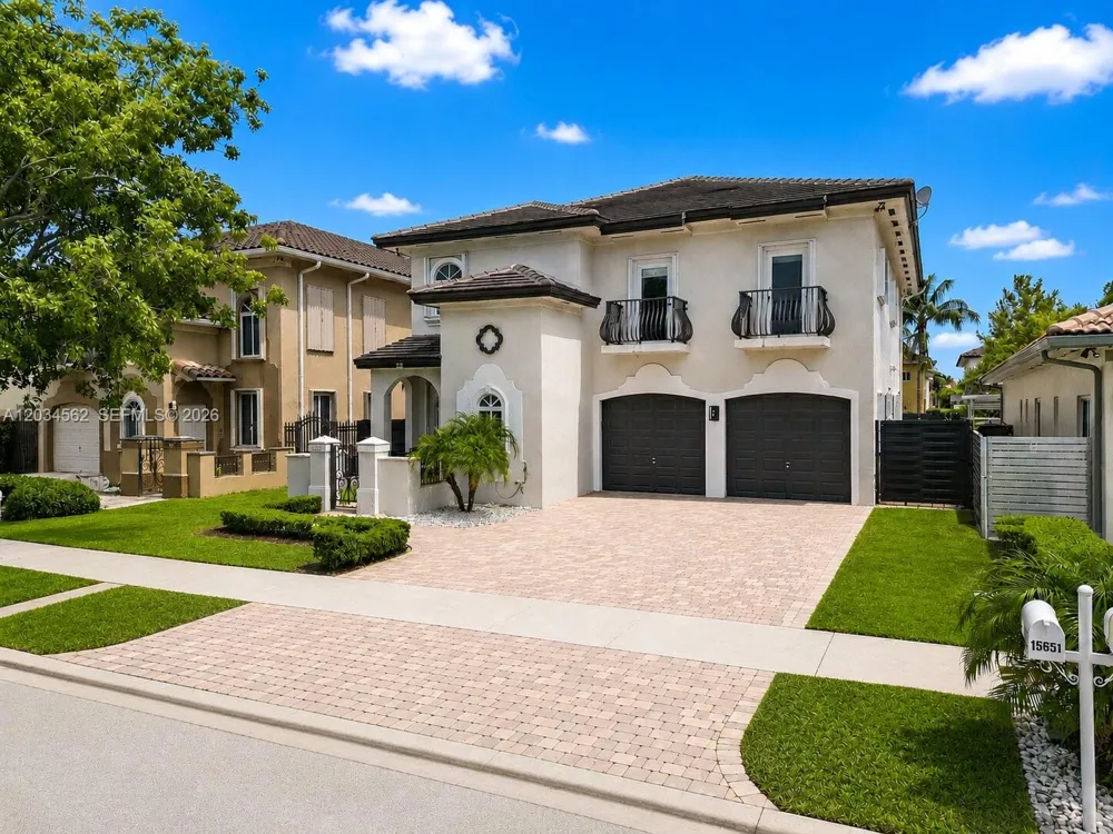 15651 SW 14th St Miami, FL 33194