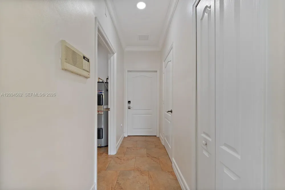 15651 SW 14th St Miami, FL 33194