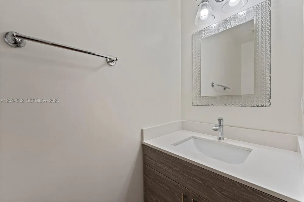 15651 SW 14th St Miami, FL 33194