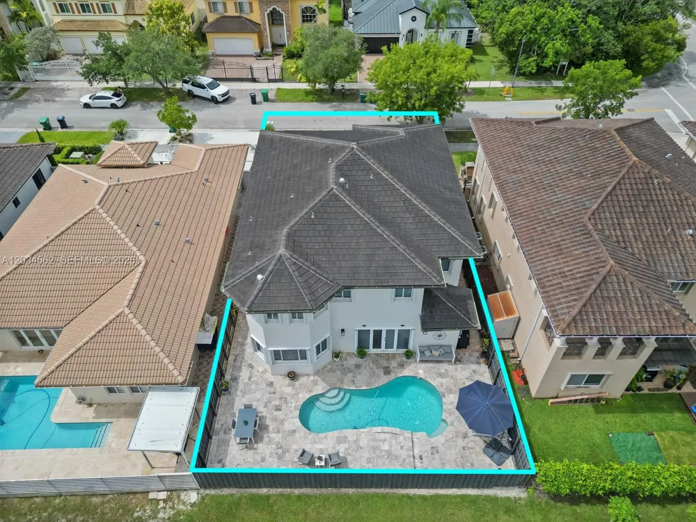 15651 SW 14th St Miami, FL 33194