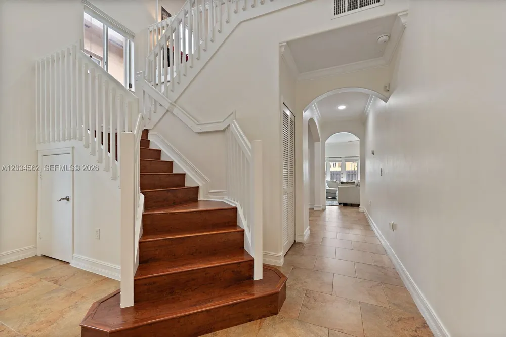 15651 SW 14th St Miami, FL 33194