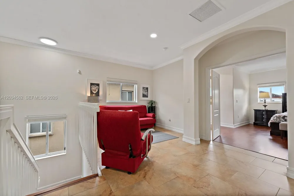 15651 SW 14th St Miami, FL 33194