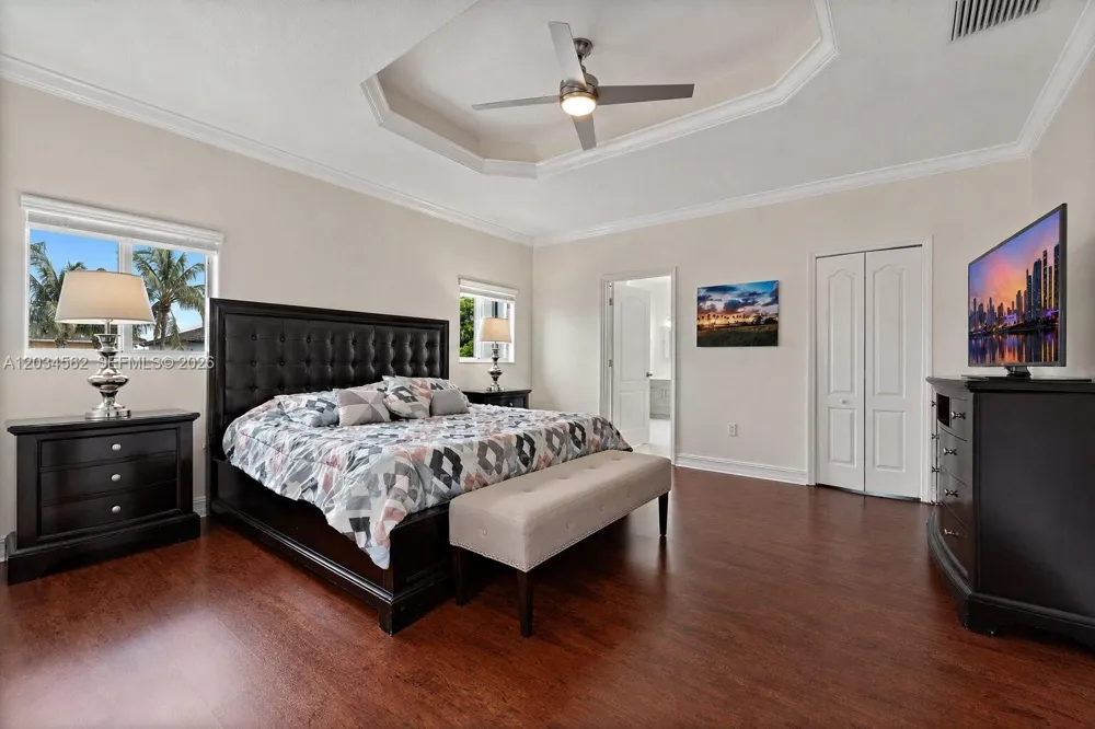 15651 SW 14th St Miami, FL 33194
