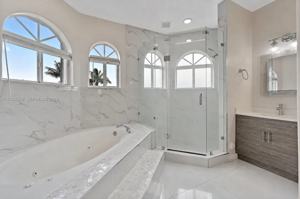 15651 SW 14th St Miami, FL 33194