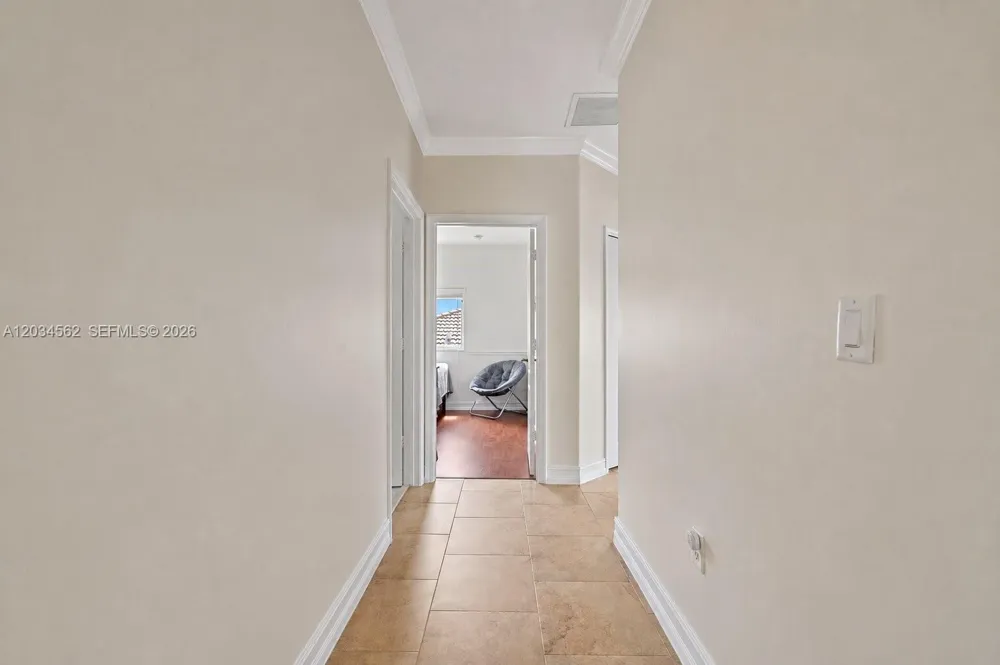 15651 SW 14th St Miami, FL 33194