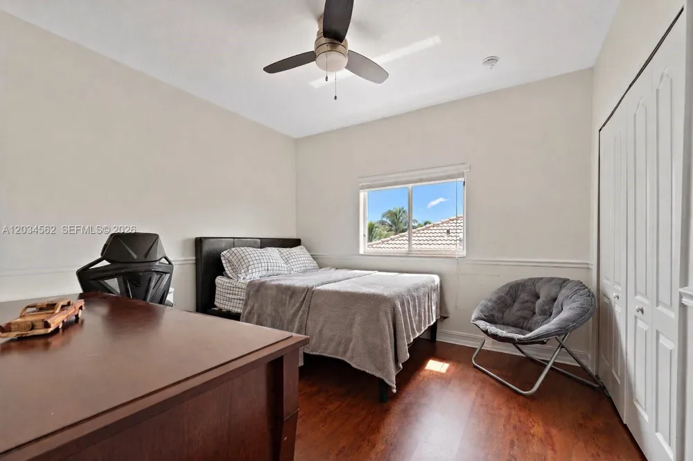 15651 SW 14th St Miami, FL 33194