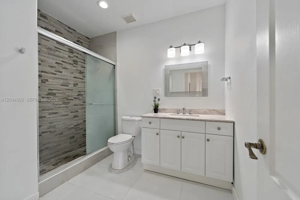 15651 SW 14th St Miami, FL 33194