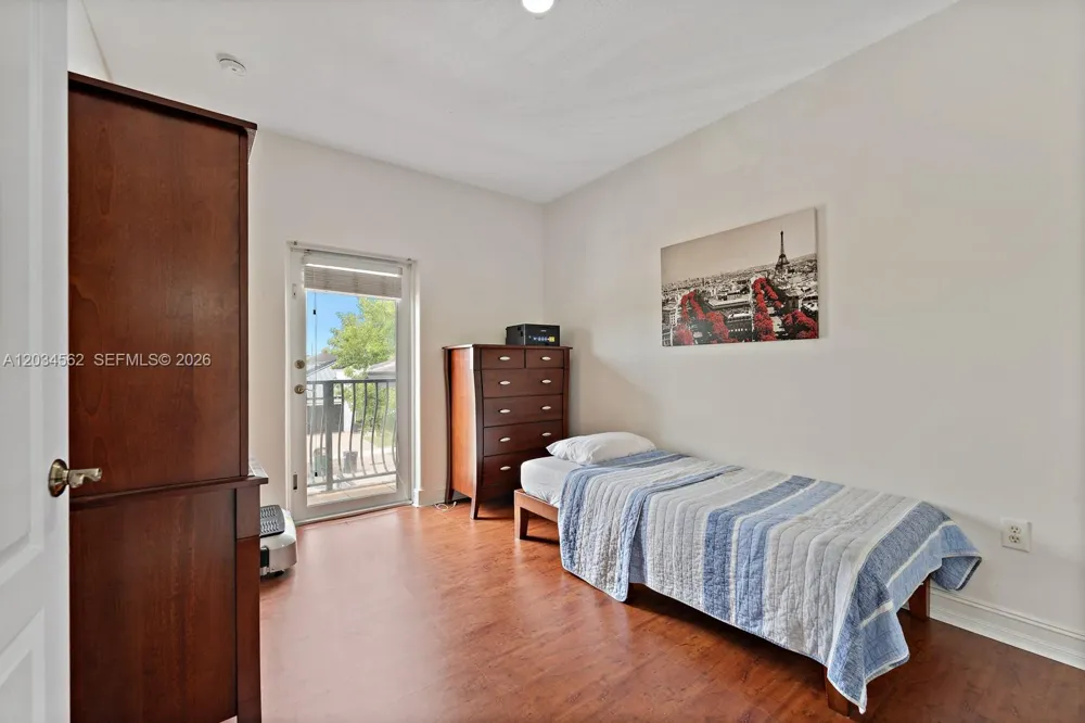 15651 SW 14th St Miami, FL 33194