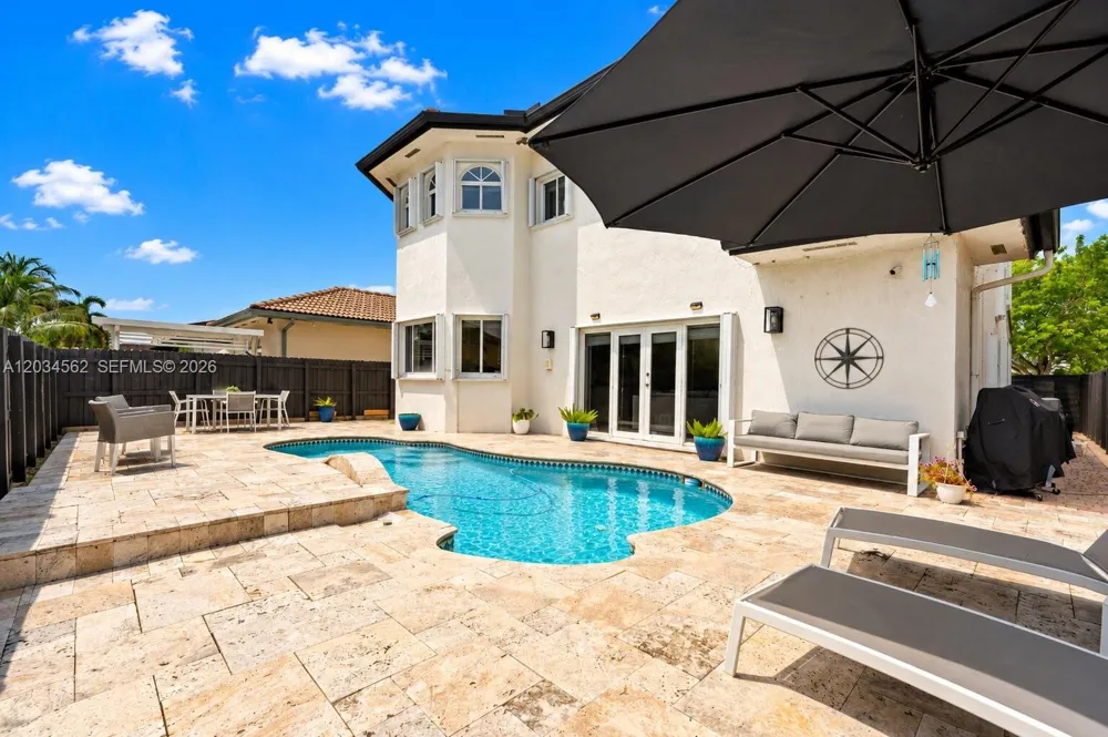 15651 SW 14th St Miami, FL 33194