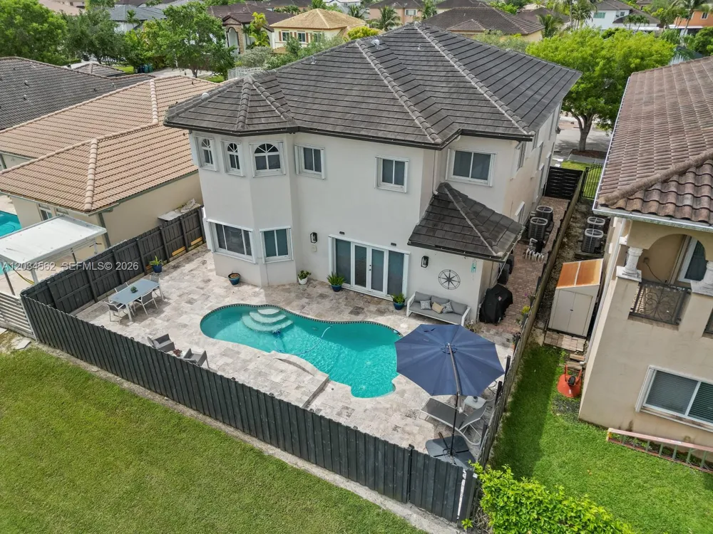 15651 SW 14th St Miami, FL 33194