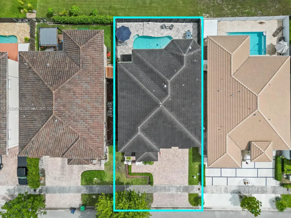 15651 SW 14th St Miami, FL 33194