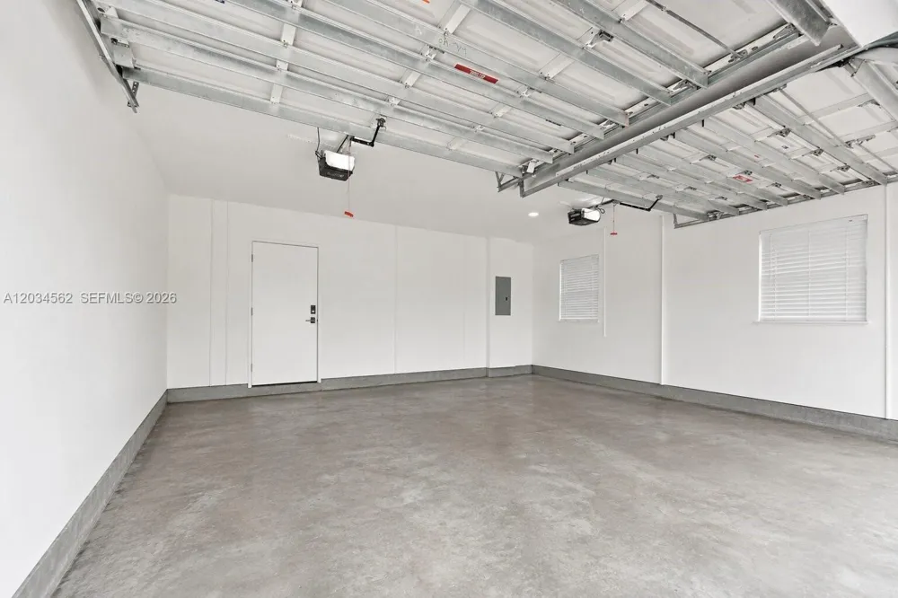 15651 SW 14th St Miami, FL 33194
