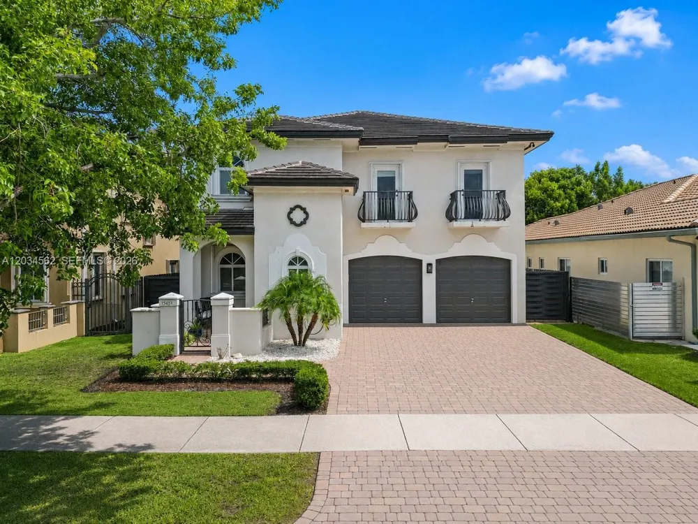 15651 SW 14th St Miami, FL 33194