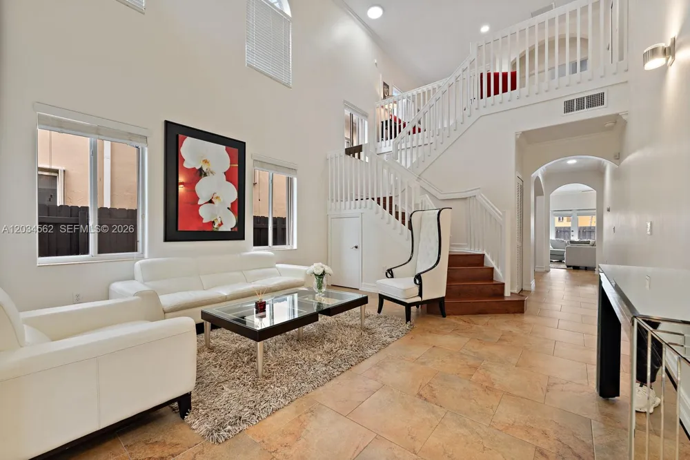 15651 SW 14th St Miami, FL 33194