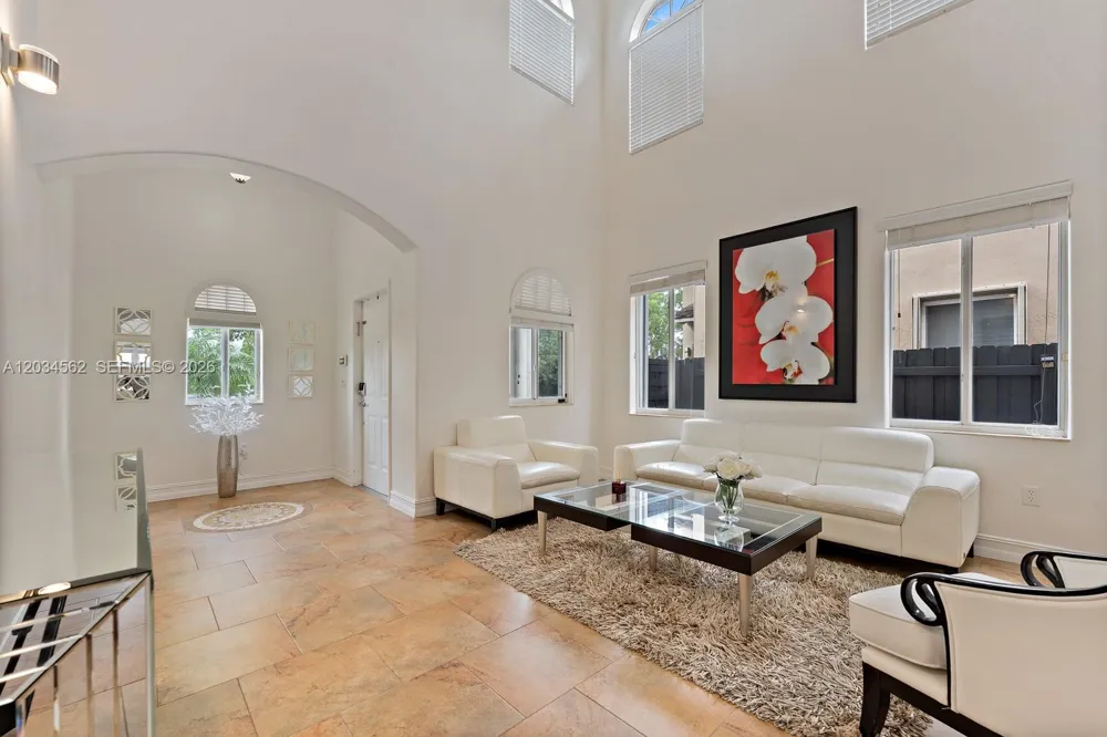 15651 SW 14th St Miami, FL 33194