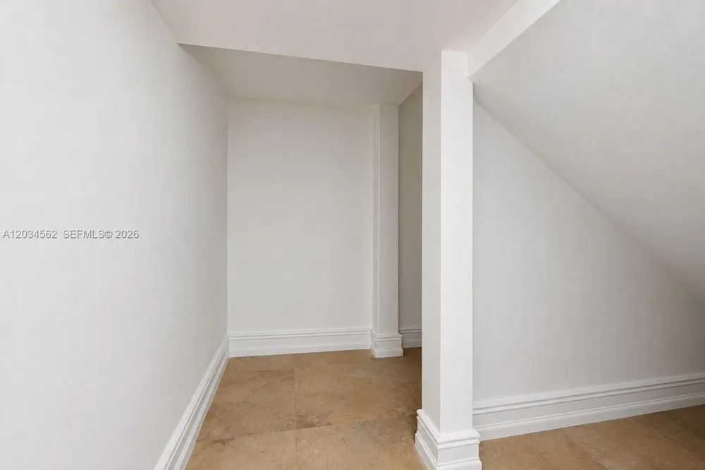 15651 SW 14th St Miami, FL 33194