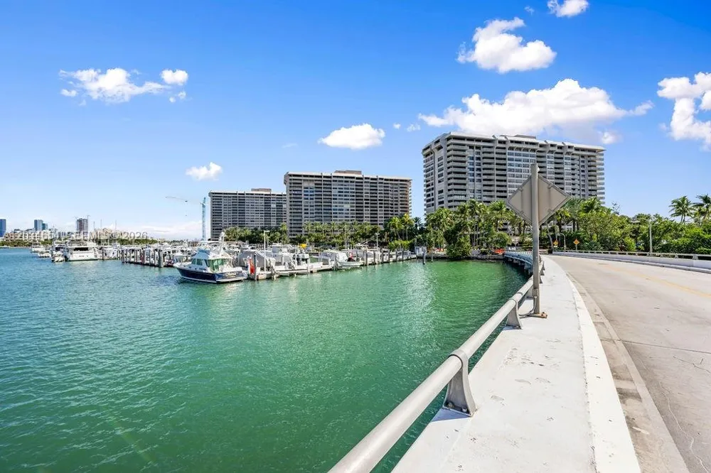2 Grove Isle Dr #B706 Miami, FL 33133