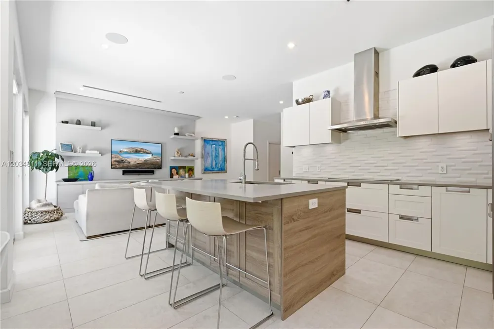 19941 NE 36th Pl Aventura, FL 33180