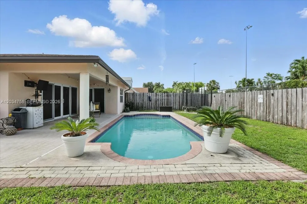 5874 SW 97th Ter Cooper City, FL 33328
