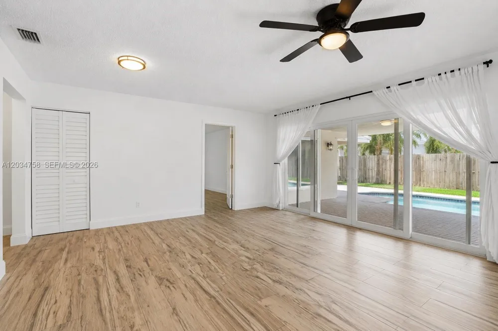 5874 SW 97th Ter Cooper City, FL 33328