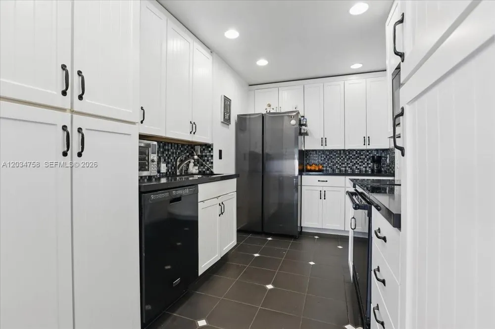 5874 SW 97th Ter Cooper City, FL 33328