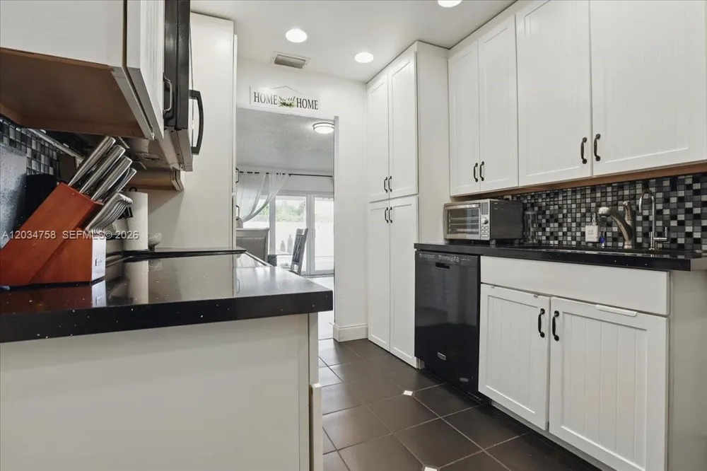 5874 SW 97th Ter Cooper City, FL 33328