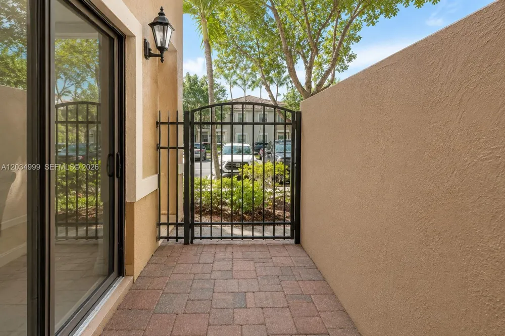 22511 SW 88th Pl #6-24 Cutler Bay, FL 33190