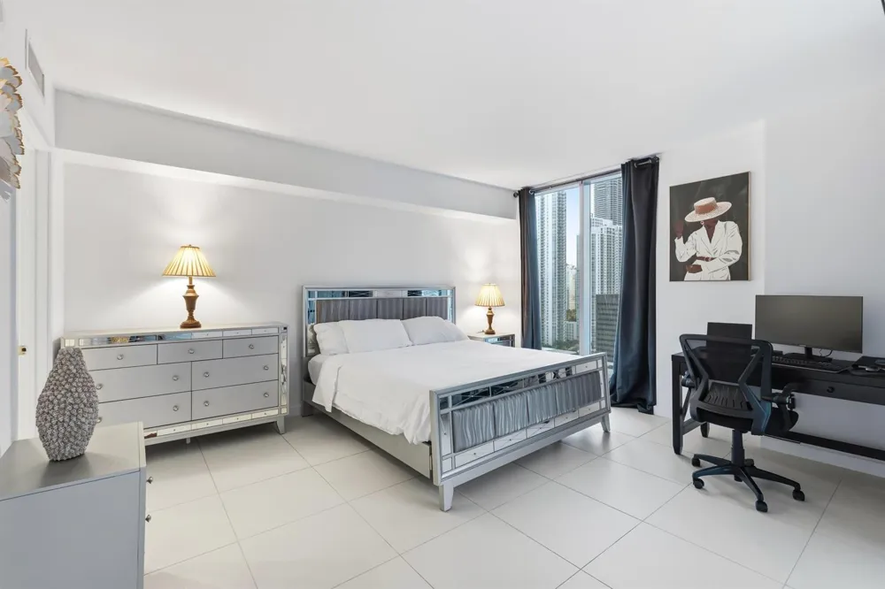 31 SE 6th Street #2601 Miami, FL 33131