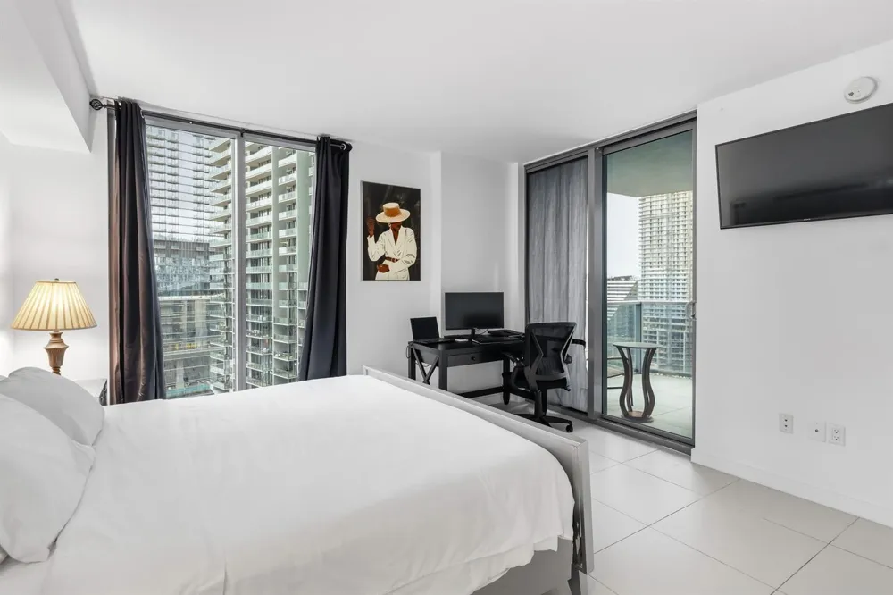 31 SE 6th Street #2601 Miami, FL 33131