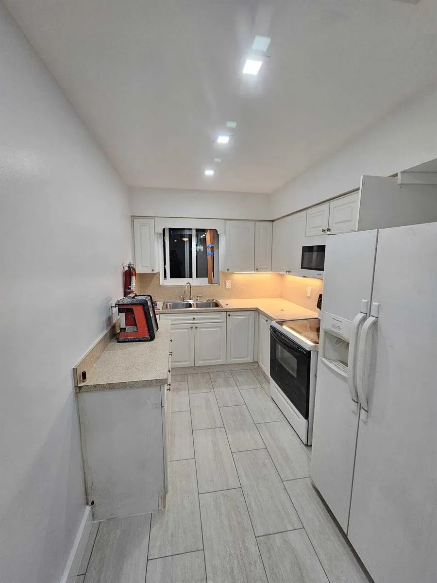 2030 SW 41st Avenue #3 Fort Lauderdale, FL 33317