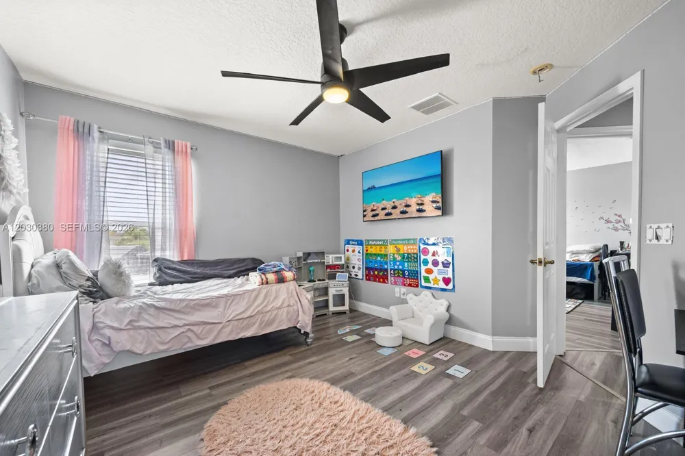 2863 BOATING BOULEVARD Kissimmee, FL 34746