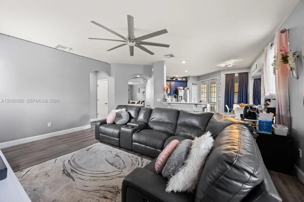 2863 BOATING BOULEVARD Kissimmee, FL 34746