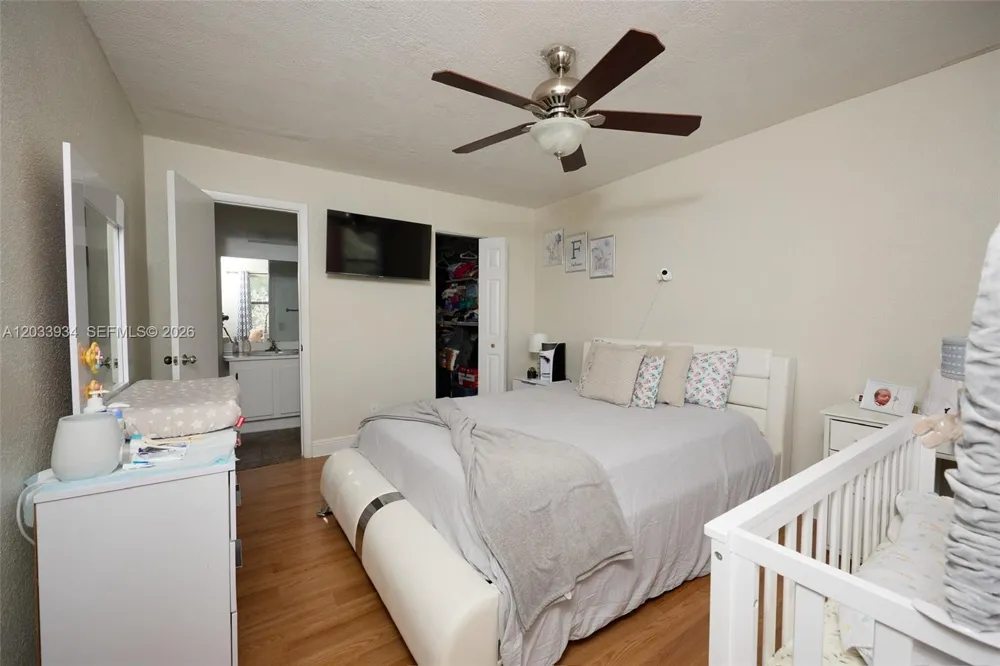 940 NW 104th Ave #203 Pembroke Pines, FL 33026