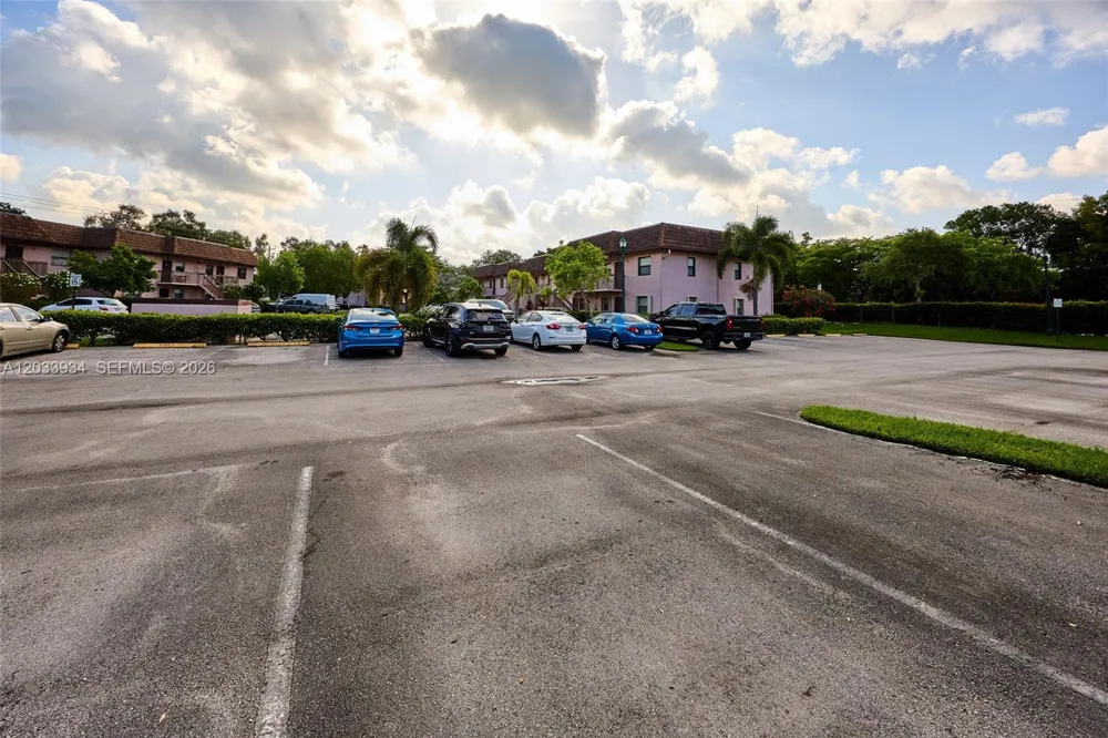 940 NW 104th Ave #203 Pembroke Pines, FL 33026