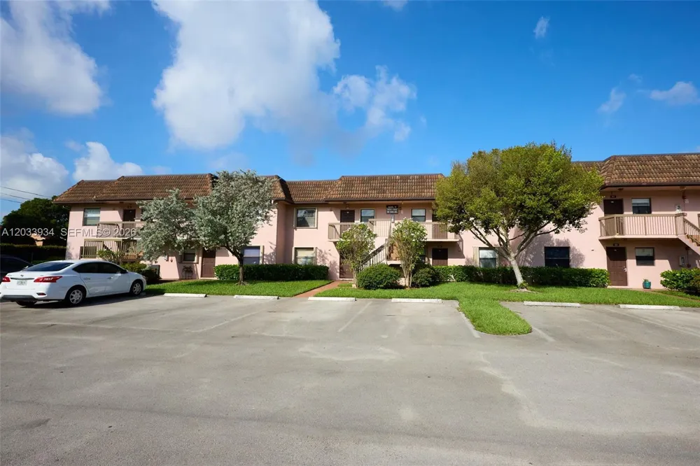 940 NW 104th Ave #203 Pembroke Pines, FL 33026