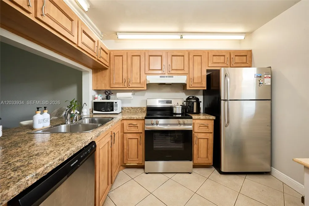 940 NW 104th Ave #203 Pembroke Pines, FL 33026