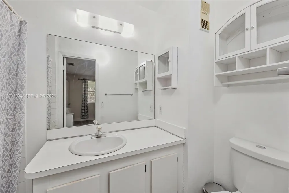 940 NW 104th Ave #203 Pembroke Pines, FL 33026