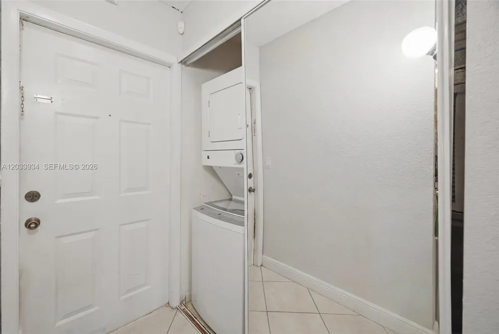 940 NW 104th Ave #203 Pembroke Pines, FL 33026