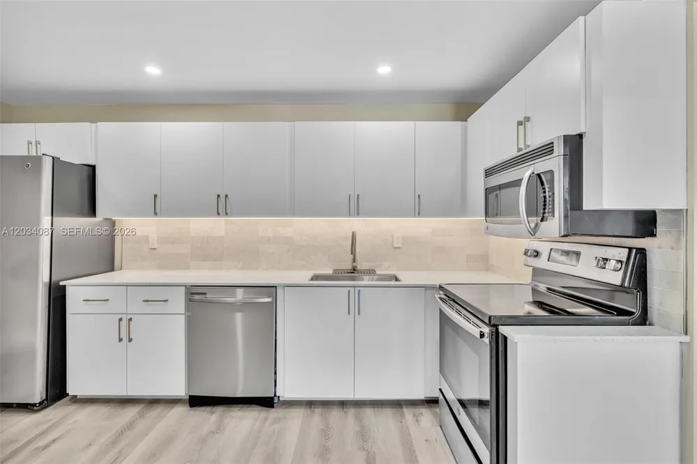 9124 Collins Ave #304 Surfside, FL 33154