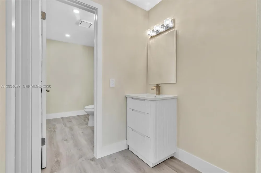 9124 Collins Ave #304 Surfside, FL 33154