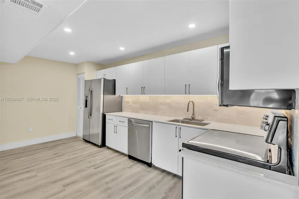 9124 Collins Ave #304 Surfside, FL 33154